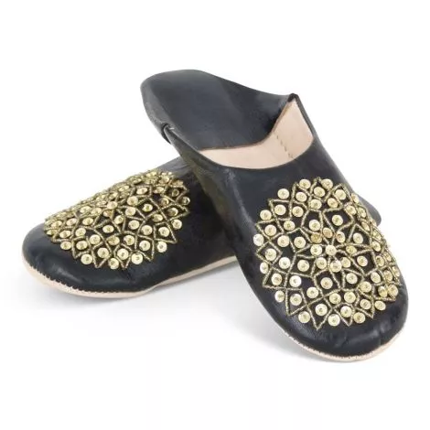 Pantoufles marocaines en cuir noir paillettes d'or SFMRKBAB00139